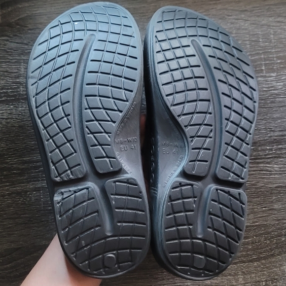 Oofos Ooahh Luxe Recovery Slide Sandals in Calypso - Picture 3 of 4